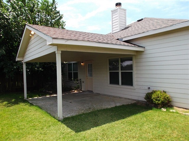 Building Photo - 1835 Manor Dr