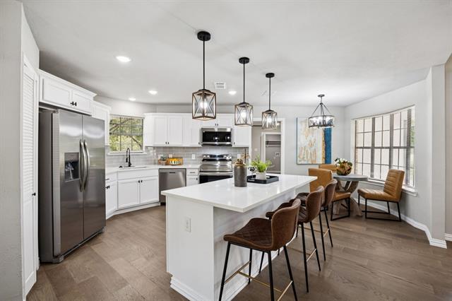 Building Photo - 10 Chisholm Trail