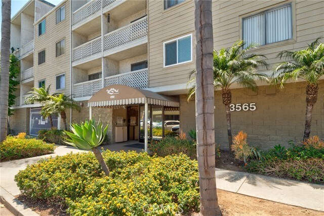 Primary Photo - 3565 Linden Ave