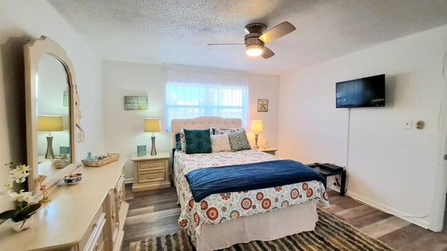 Master Bedroom with Queen - 5600 N Banana River Blvd