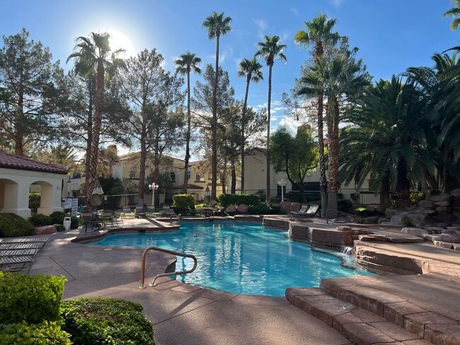 Building Photo - BEAUTIFUL UPGRADED CONDO/MANY AMENITIES - 3 BED, 2 BATH