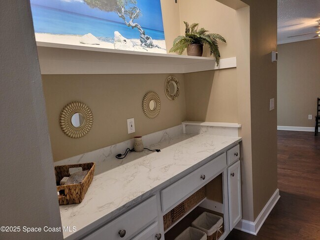 Building Photo - 245 Harbour Dr E