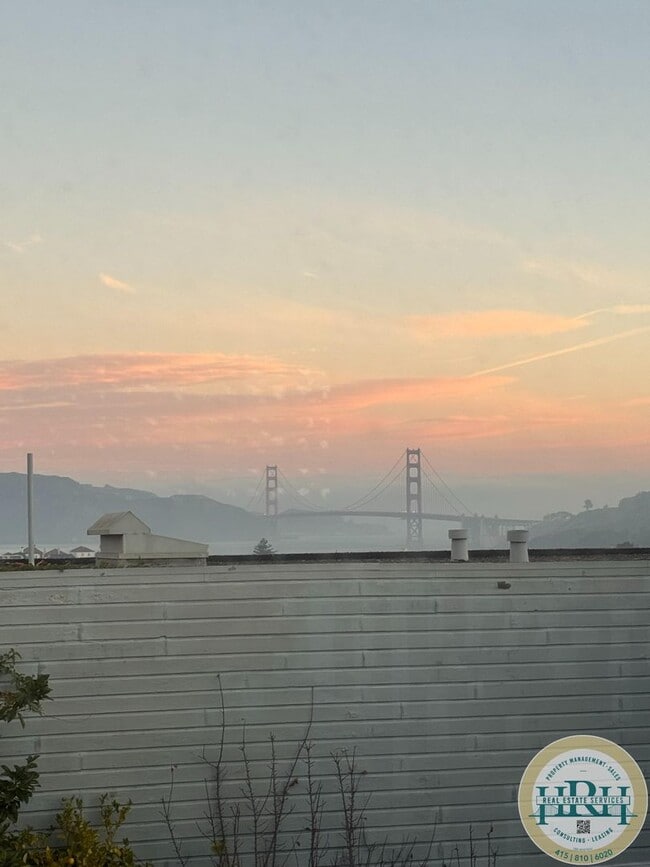 Building Photo - Tranquil & Spacious 2 BR|1 BA Condo in the Central Richmond District