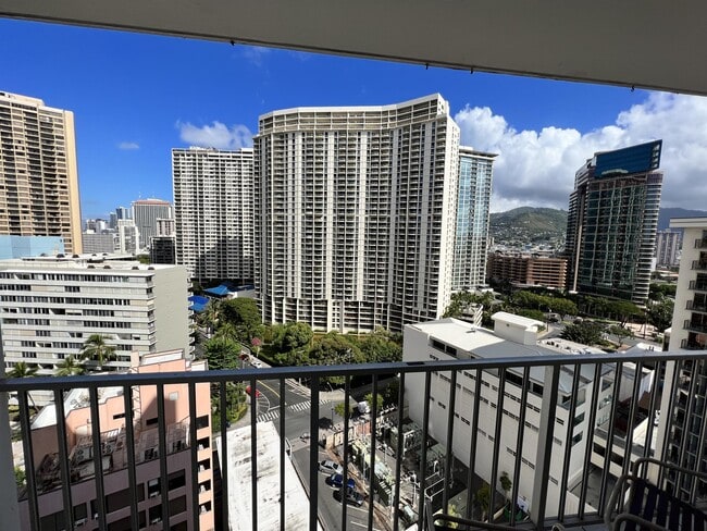 Building Photo - 1920 Ala Moana Blvd