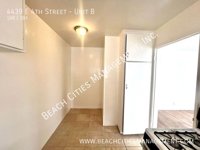 Building Photo - Cute One Bedroom Blocks Away from Beach an...