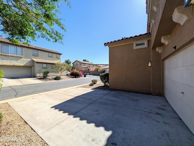 Building Photo - 3848 E Pollack St
