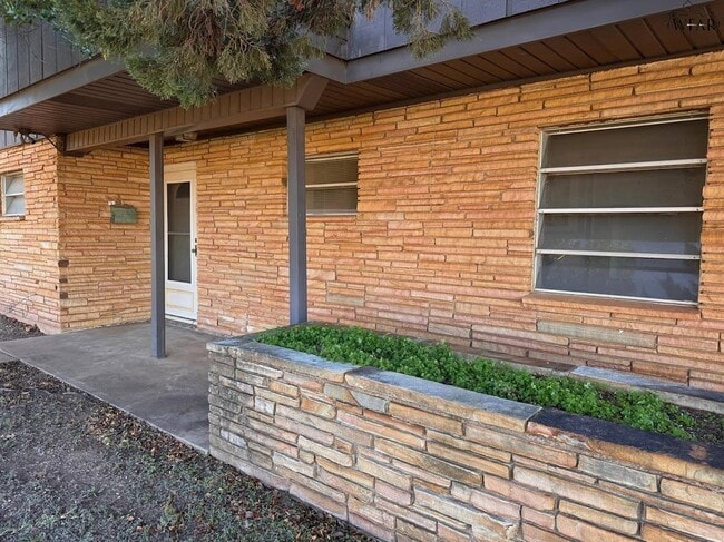 Building Photo - 4200 University Ave