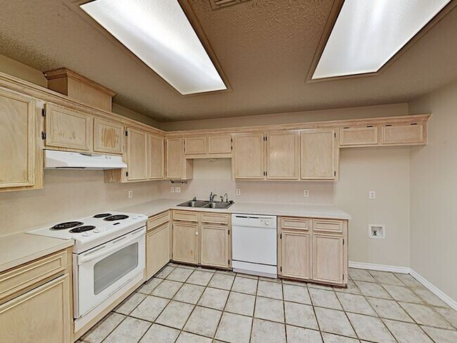 Building Photo - *No App Fee.*1 Month FREE Rent w/move in b...