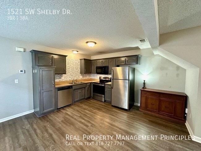 Building Photo - 1521 SW Shelby Dr