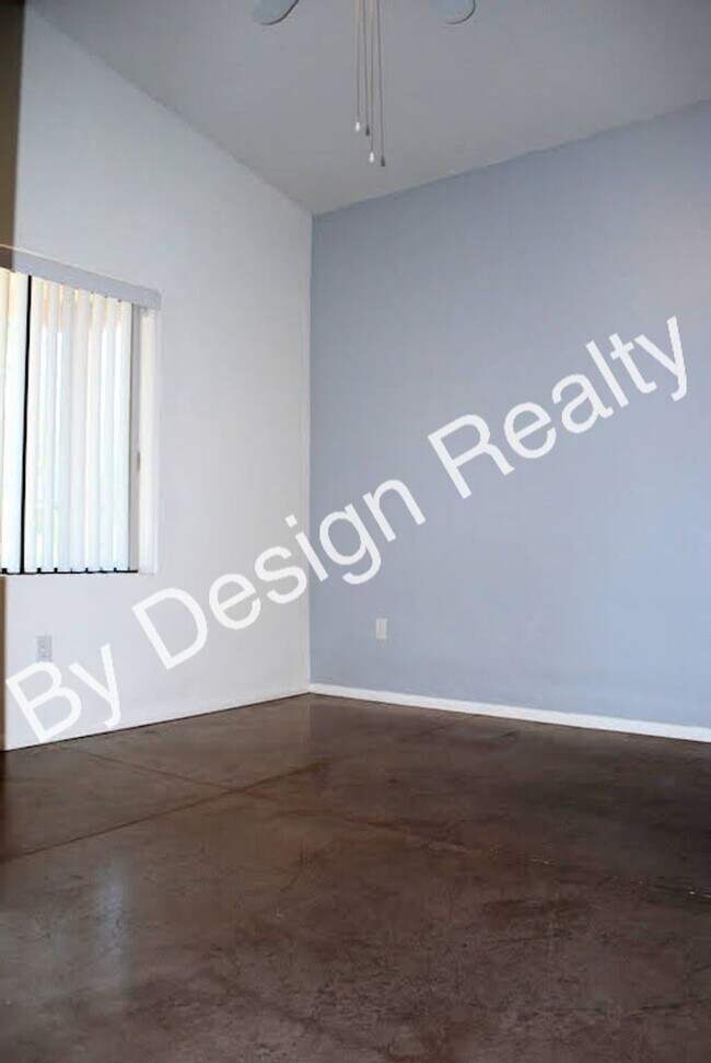 Building Photo - Mountain Ave 3 Bed 2 Bath Home - Contemporary Block Construction