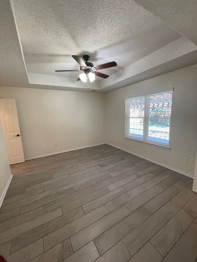 Building Photo - 3 Bedroom/2 Bathroom In Bentonville!!!