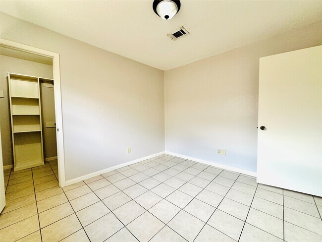 Building Photo - 1009 Mccall Ave