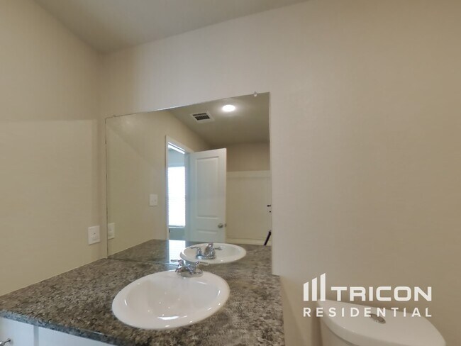 Building Photo - 6526 Beehive Dr