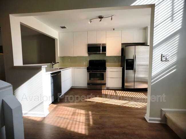 Building Photo - 1104 Riverview Dr