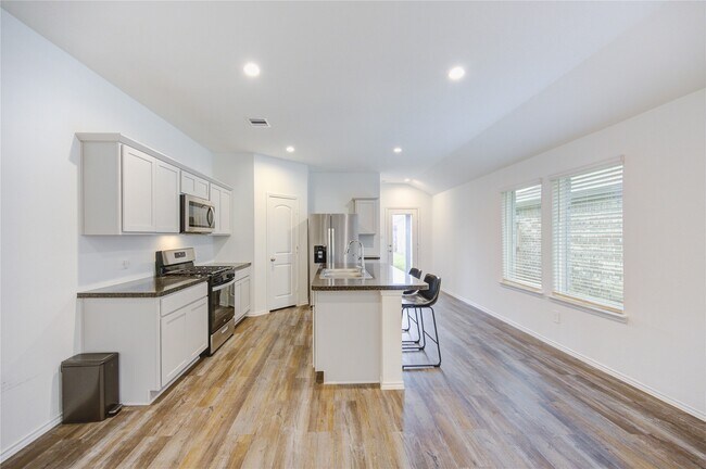 Building Photo - 5618 Redstone Gardens Dr