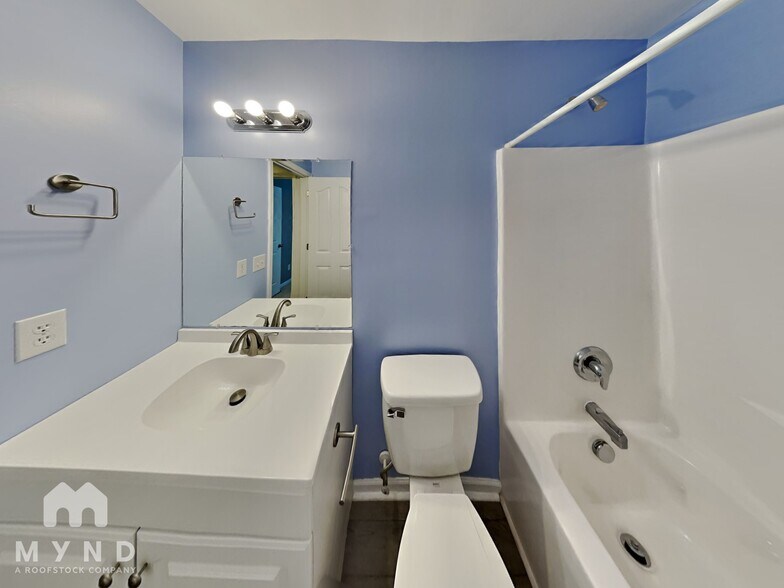 Building Photo - 10119 Blakeney Preserve Dr