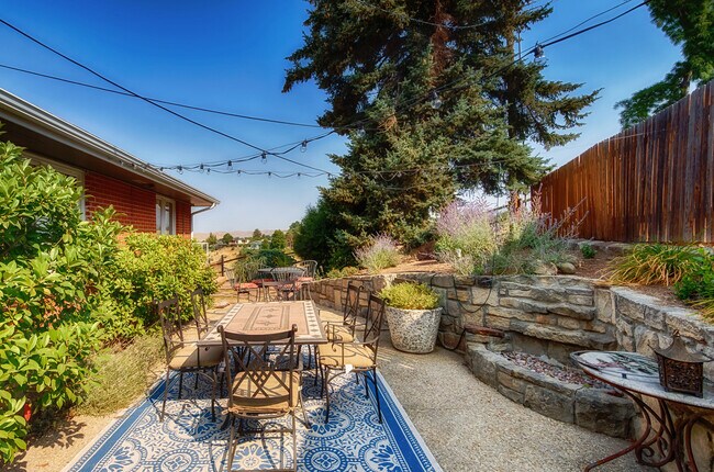 Building Photo - Boise, Beautiful home in the Foothills with lots of privacy