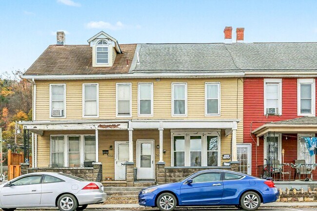 Primary Photo - 306 S Front St