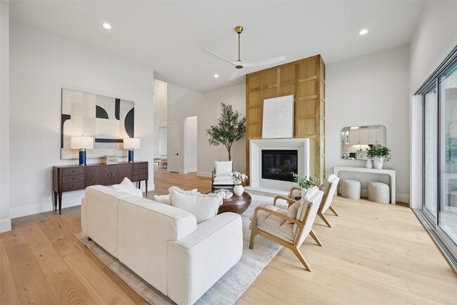 Building Photo - 3845 Van Ness Ln