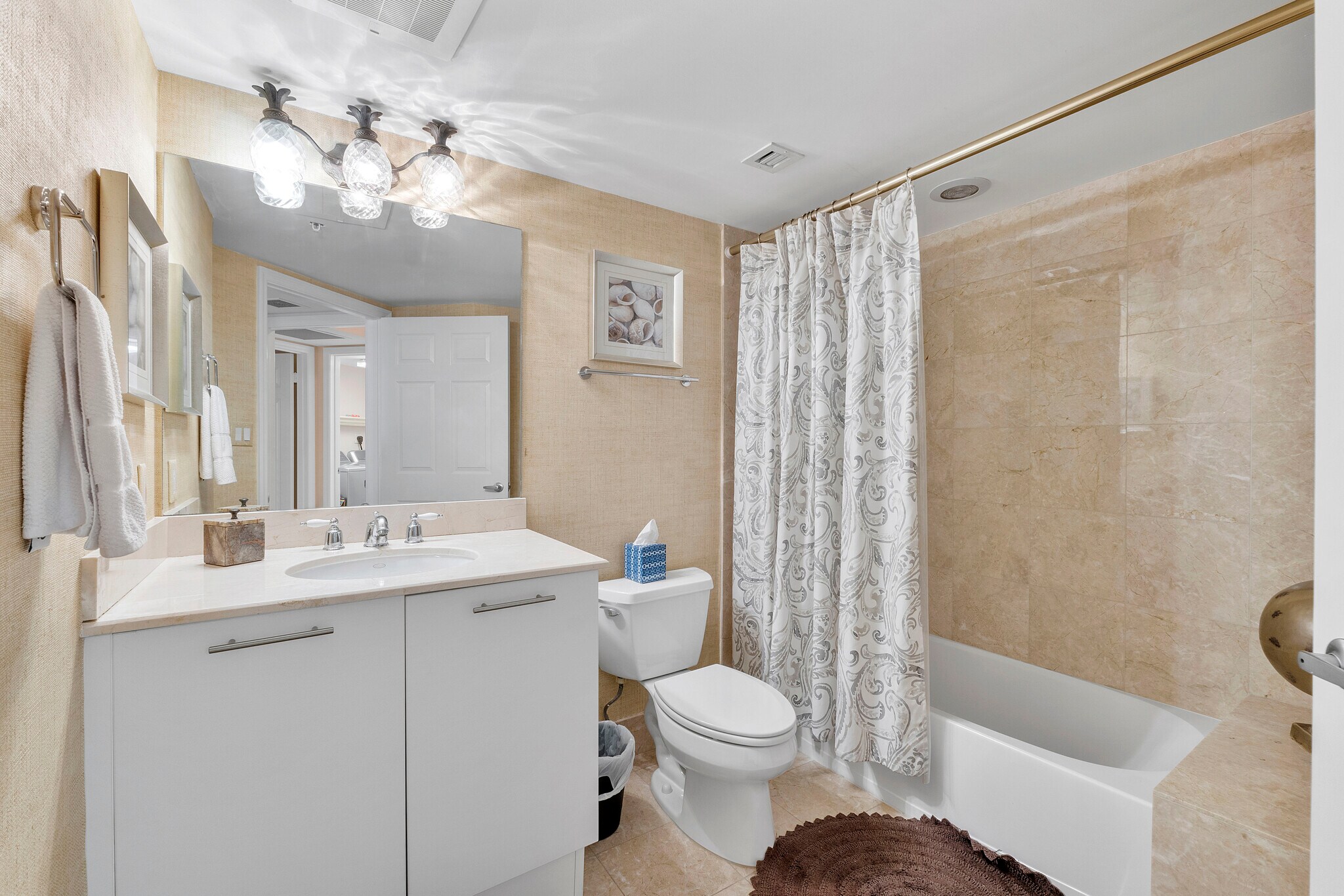 bathroom w/tub - 2001 N Ocean Blvd