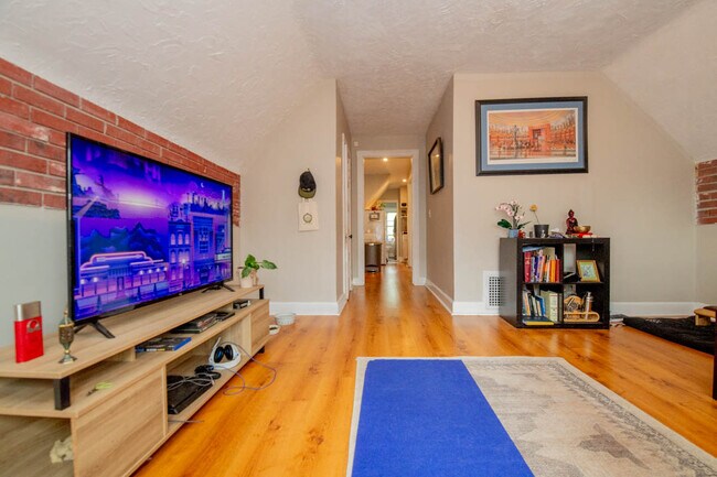 Building Photo - 1626 De Sales Ln