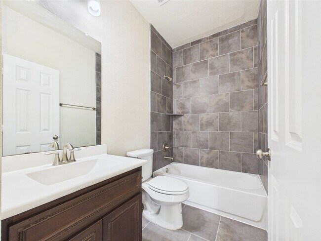 Building Photo - 10606 Shadow Elm Ct