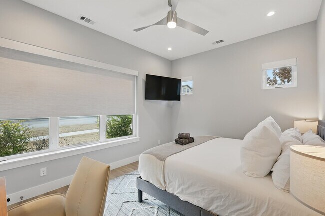 Building Photo - 428 Highwood Trl