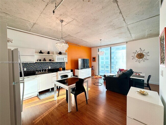 Building Photo - 690 SW 1st Ct