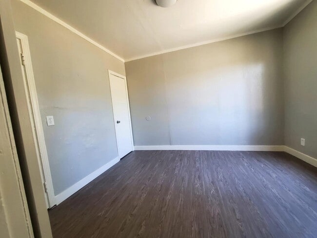Interior Photo - 2360 W. 18th St