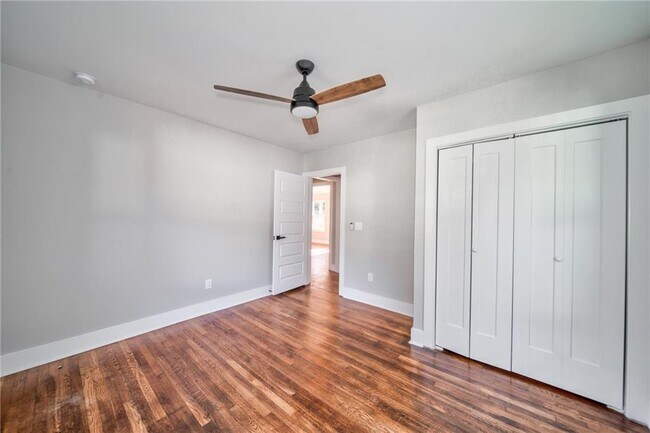 Building Photo - 1683 Kenmore St SW