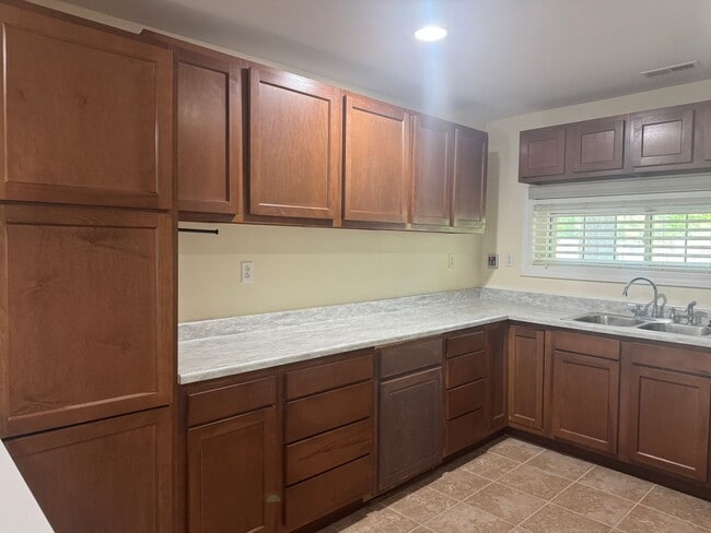 Building Photo - Newly remodeled brick home in New Bern