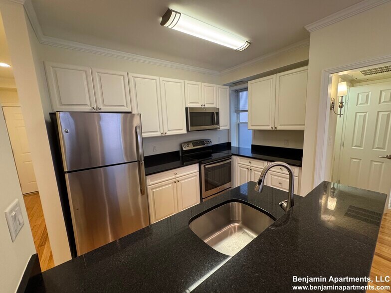 Building Photo - 5 Chauncy St