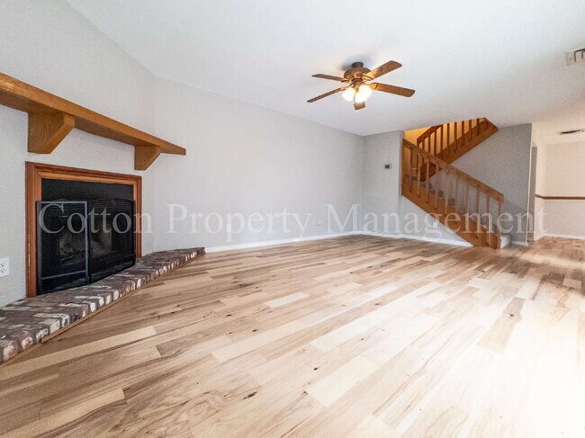 Building Photo - 2030 Albert Cir