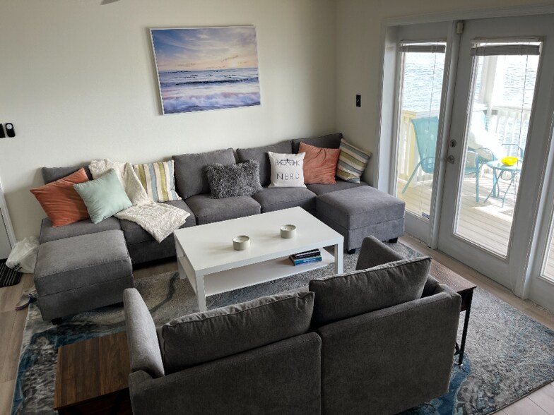 Building Photo - 5200 Coquina Key Dr SE