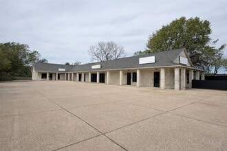 Building Photo - 2100 Sam Houston Ave