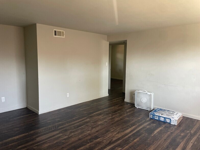 Building Photo - 291 S Napoleon Ave