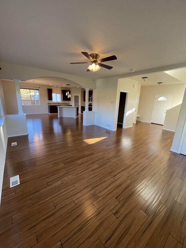 Building Photo - 844 N Back Eddy Cir