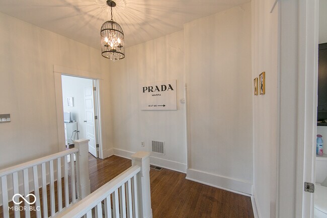 Building Photo - 809 Broadway St