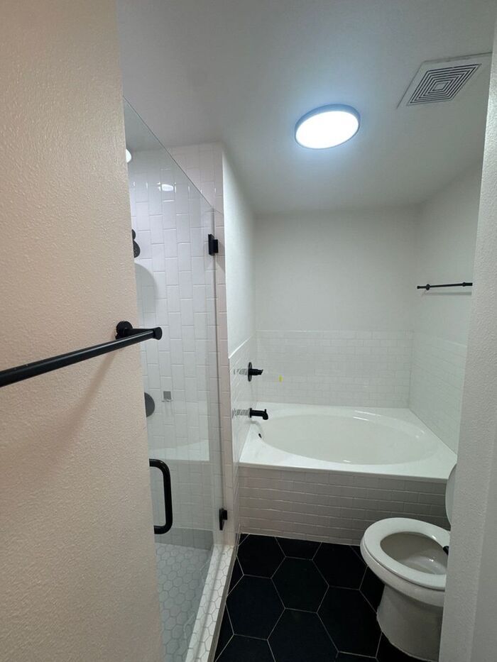 Building Photo - 14306 Vandever St