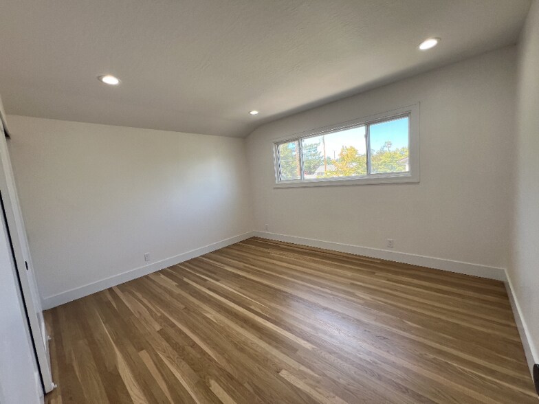 Building Photo - 641 Wintergreen Ln