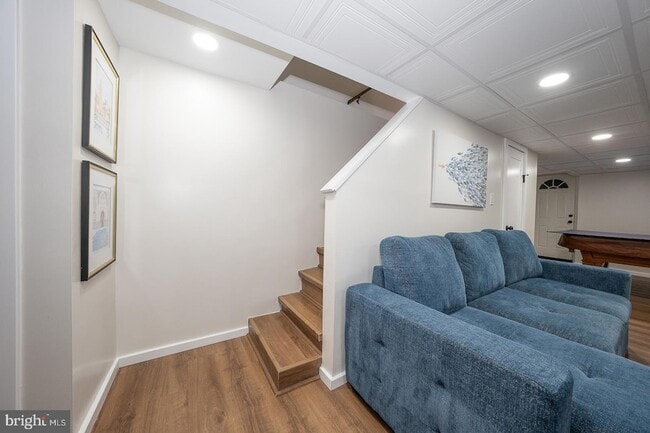 Building Photo - 227 E Hathaway Ln