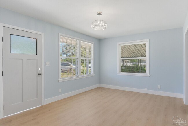 Building Photo - 525 Pelham Rd