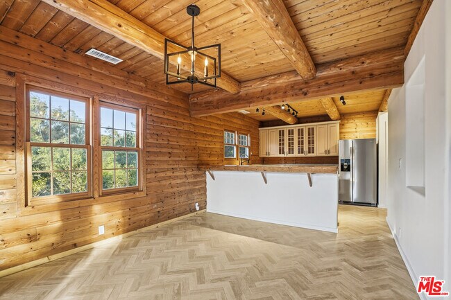 Building Photo - 373 Loftyhill Dr