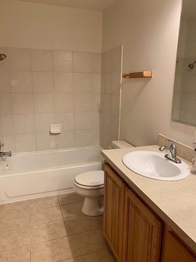 Building Photo - Country living close to the foothills