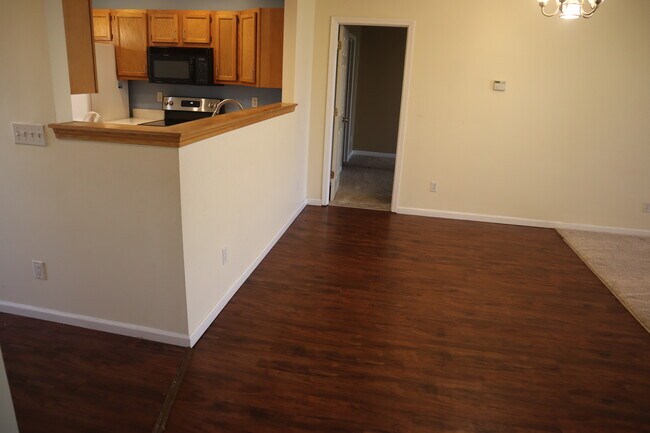 Building Photo - 604B Sunflower St