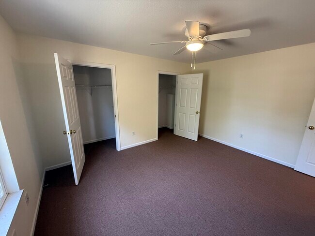 Building Photo - 1326 N Frideriki Dr