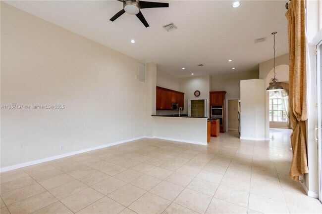 Building Photo - 18520 SW 39th Ct