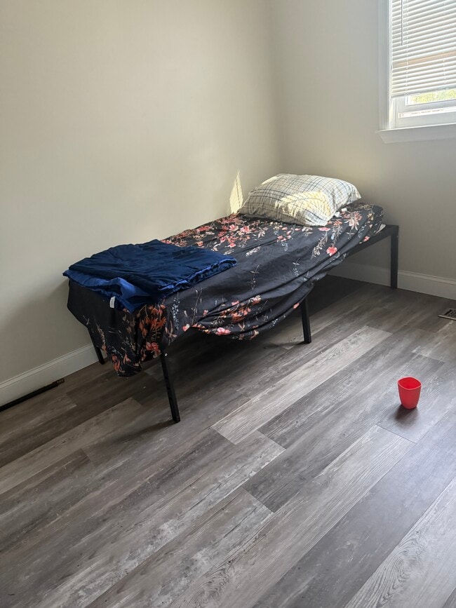 Building Photo - 83 Ewingville Rd