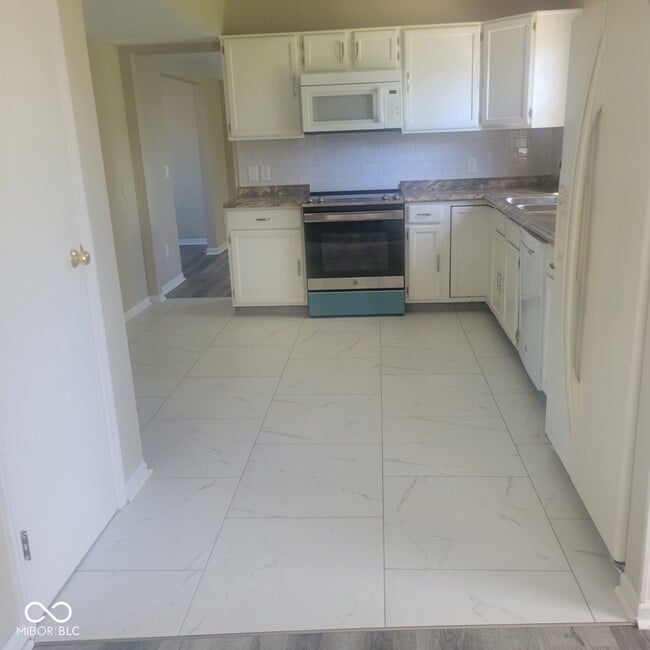 Building Photo - 403 Stillwood Ct