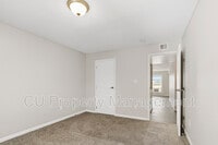 Building Photo - 1605 N Willow Rd